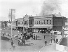 South Brisbane railway station, 1902, now a neighbour of the Queensland Cultural Centre StateLibQld 1 68811 Railway Station in Melbourne Street at South Brisbane, Queensland, 1902.jpg