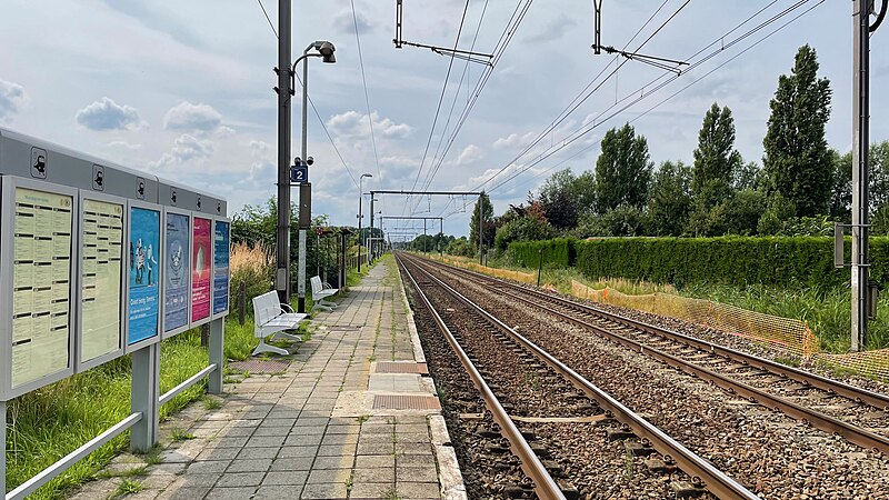 Bestand:Station Melsele Perron.jpg