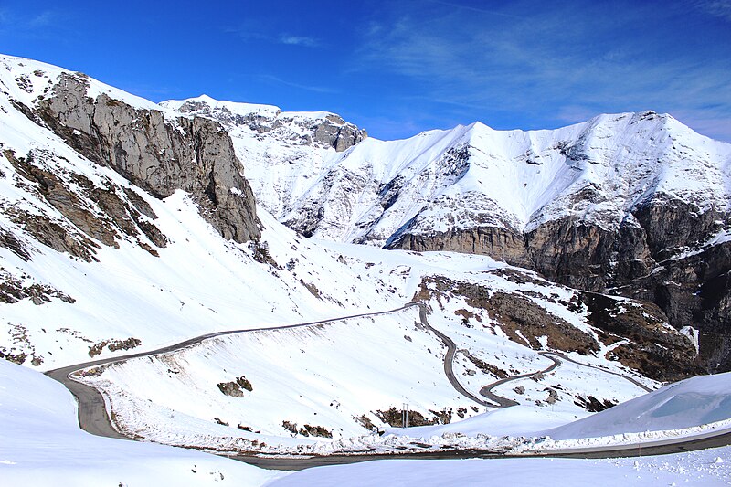 File:Station de Gavarnie (Hautes-Pyrénées) 4.jpg