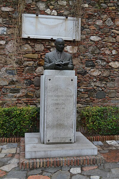 File:Statue of Juan Temboury Álvarez by Adrián Risueño in Alcazaba de Málaga.jpg