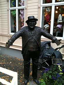 Sten-Åke Cederhök statue.JPG