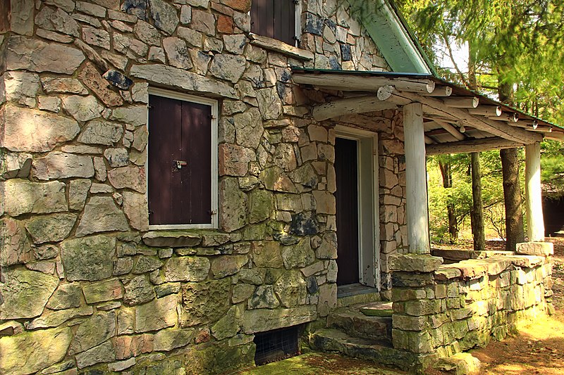 File:Stone Cabin (2) (8630667154).jpg