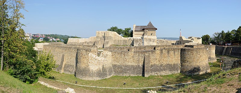 File:Suceava fortress (by Pudelek).jpg