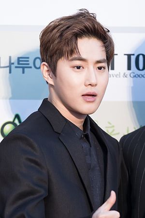 Suho - 2016 Gaon Chart K-pop Awards red carpet.jpg