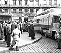 La foule se presse autour du Superbus. Lille, 1954