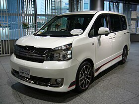 Toyota voxy. Тойота Вокси 2017. Toyota Voxy (Тойота Вокси). Тойота Вокси GS. Тойота Вокси 2014 -2017.