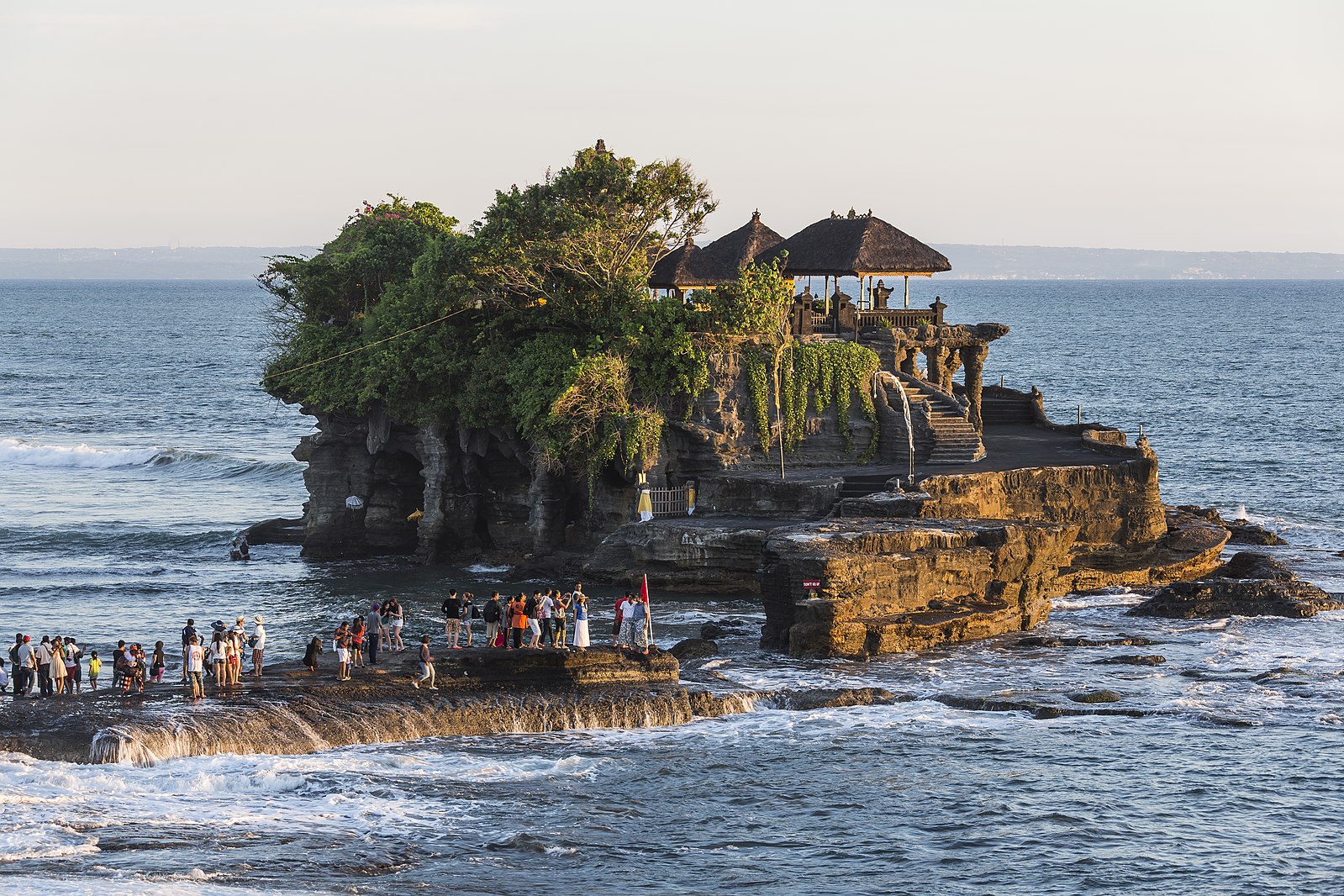 pura tanah lot templo