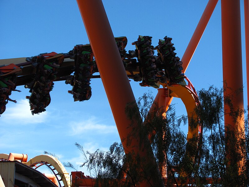 File:Tatsu at Six Flags Magic Mountain (13208741453).jpg