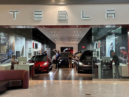 Tesla Showroom Dadeland Mall, Miami Florida 9 June 2023 - 4