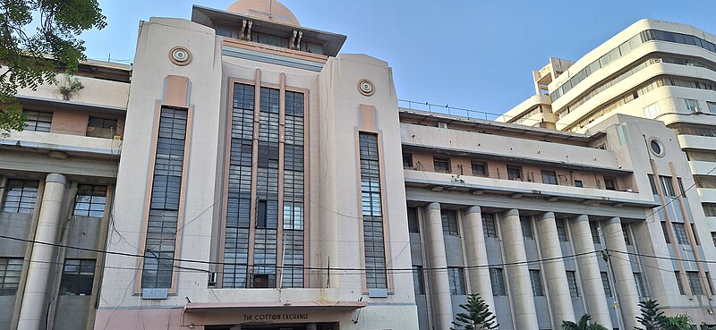 File:The Cotton Exchange on I.I. Chundrigar Road in Karachi (4).jpg