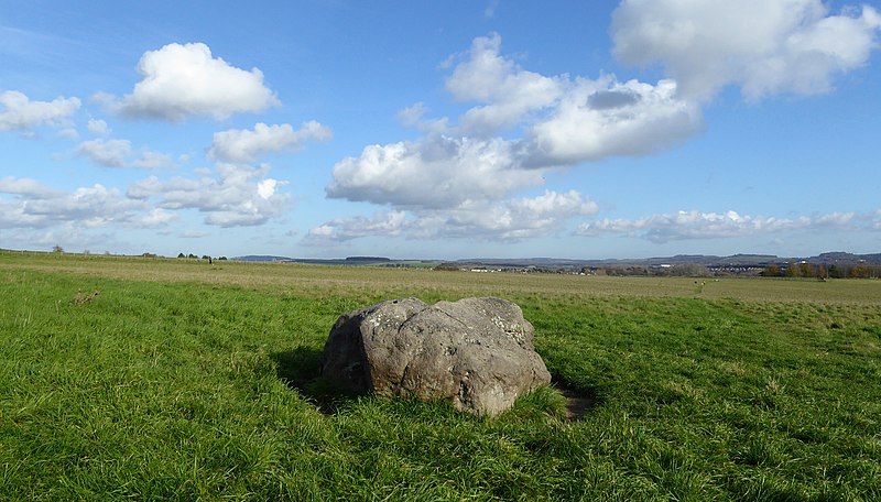 File:The Cuckoo Stone facing East.jpg