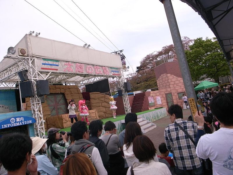 File:The PreCure show at Yomiuriland Taiyo-no-hiroba.jpg