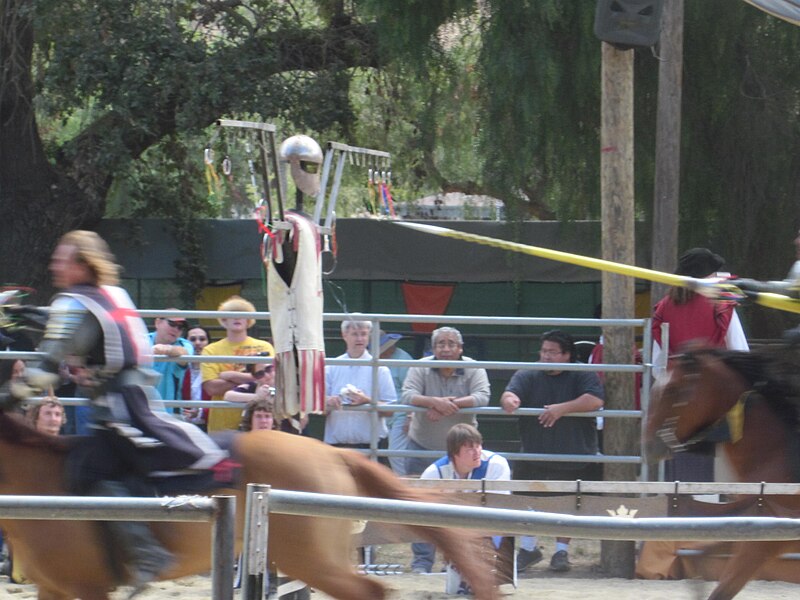 File:Tilting at rings at Norcal Ren Faire 2010-09-19 4.JPG