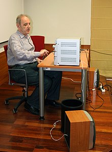 La hispana muzikisto Tomás Marco, Premio Nacional de Música, en somera kurso de la Universidad Internacional de Andalucía "Música y Globalización", okazinta en Baeza en aŭgusto de 2007.