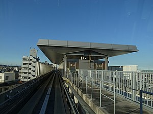 Toneri Station and tracks 2014 11 13.jpg