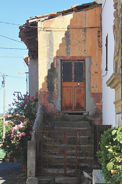 File:Traditional house Bemposta.jpg