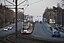 Eine Doppeltraktion Flexity Classic der Straßenbahn Schwerin befährt die Lübecker Straße zwischen den Haltestellen Büdnerstraße und Friesensportplatz.