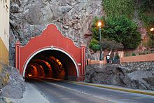 Decorated portal to a road tunnel in Guanajuato, Mexico Tunel en Guanajuato.jpg