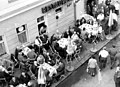 Průčelí restaurace s letní předzahrádkou – 1967