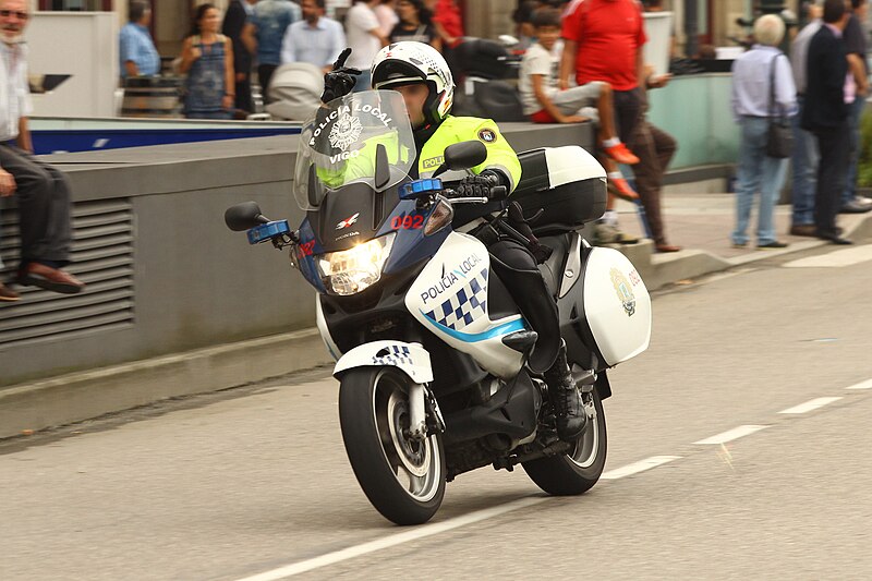 File:Un motorista de la Policía Local de Vigo (15196131226).jpg