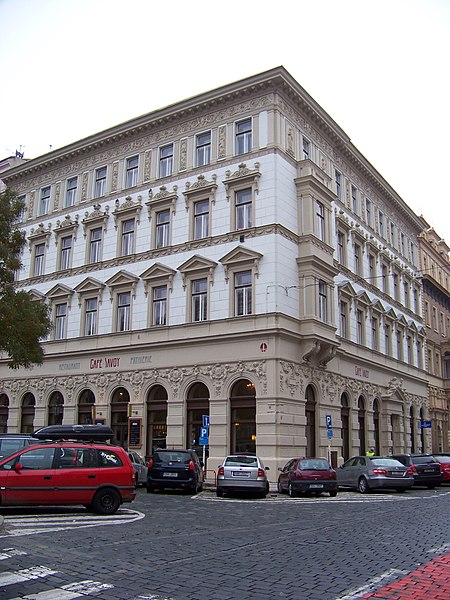 File:Vítězná - Zborovská, Café Savoy.jpg