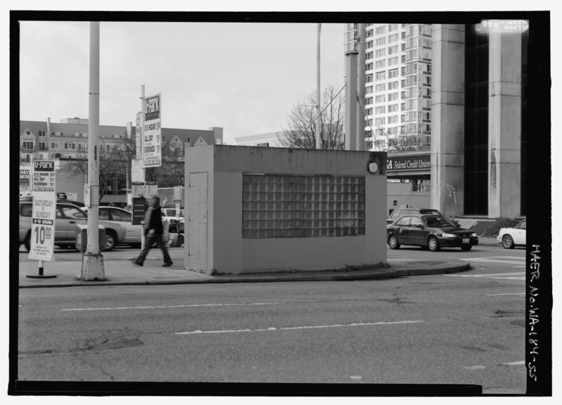 File:VIEW OF ESCAPE HATCH-VAULT ON BATTERY STREET AT CORNER OF FOURTH AVENUE. VIEW LOOKING NORTHWEST. - Alaskan Way Viaduct and Battery Street Tunnel, Seattle, King County, WA HAER WA-184-55.tif