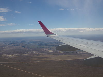 La ruta 1 al sur de Rawson con el valle inferior del río Chubut detrás.