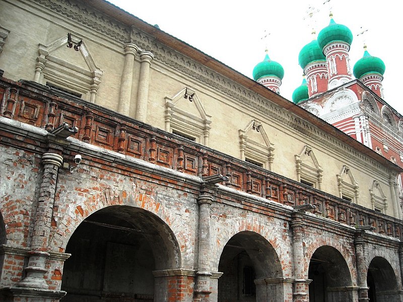 File:Vysokopetrovsky Monastery, 2010 10.jpg