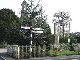 Oorlogsmonument (kerktoren op de achtergrond).