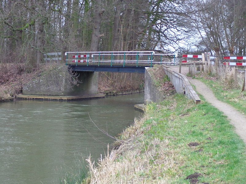 File:Werkhoven Molenhoeflaan IJzeren brug.jpg