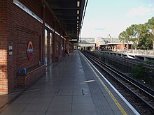 Файл:West_Ham_stn_Jubilee_westbound_look_north.JPG