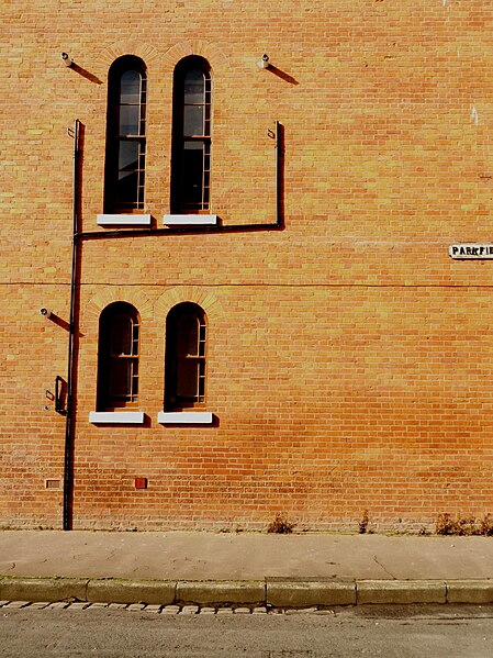 File:Windows in Parkfield Street.jpg