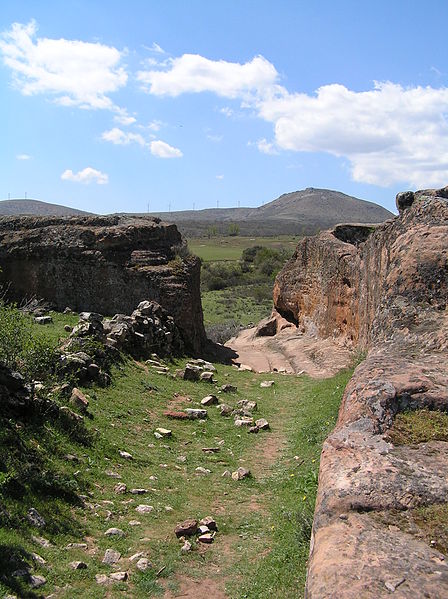 File:Yacimiento arqueológico de Tiermes (1 de mayo de 2006, Montejo de Tiermes) 02.JPG