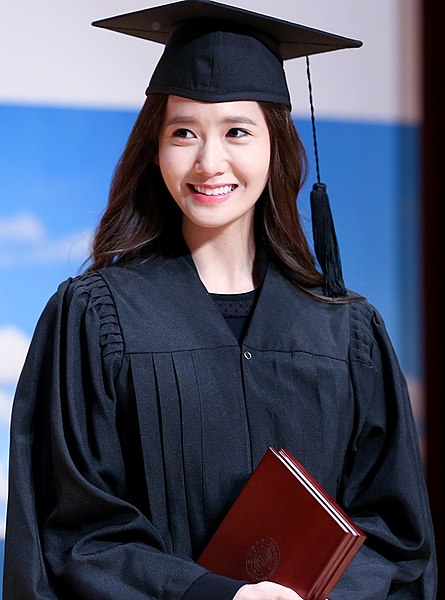 File:YoonA at Dongguk University Graduation Ceremony 02.jpg