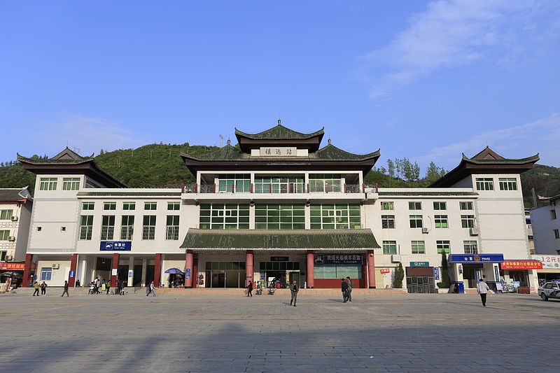 File:Zhenyuan Railway Station 2014.04.29 17-53-39.jpg