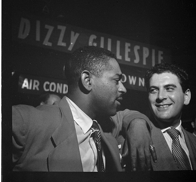 File:(Portrait of Dizzy Gillespie and Georgie Auld, Downbeat, New York, N.Y., ca. Aug. 1947) (LOC) (4888656842).jpg