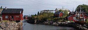 Det gamle trandamperiet og flere andre bygninger inngår i Norsk Fiskeværsmuseum på Å.  Foto: 2009