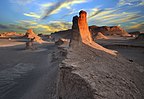کلوت شهداد بزرگترین شهر کلوخی دنیا در بیابان لوت 'Kalut' in Lut Desert, To all European Panoramio members. Info 1st comment - panoramio (cropped2).jpg