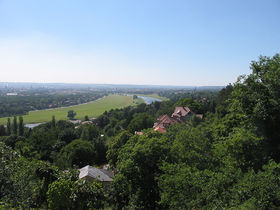 Vedere a pajiștilor cu apă și Dresda