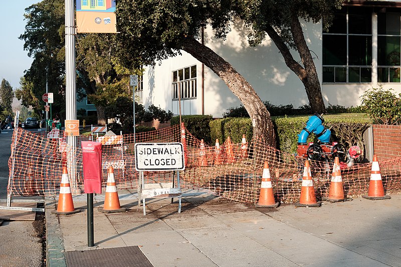 File:076x Sidewalk Closed (50324202492).jpg