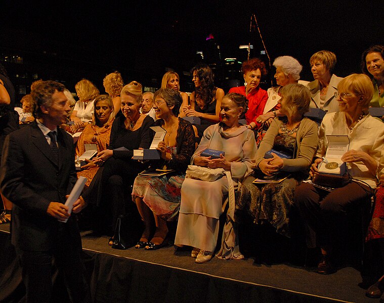 File:10-03-08 Mauricio Macri - Festejos del Dìa de la Mujer en el Bicentenario (4425242388).jpg