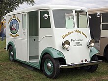 1937 Stutz Pak-Age-Car, long wheelbase version 1937 Stutz Pak-Age-Car LWB, front right (Hershey 2019).jpg