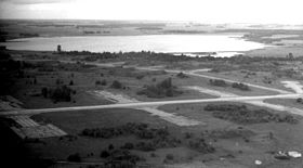 Вид на озеро Гуделю со стороны аэропорта Зокню