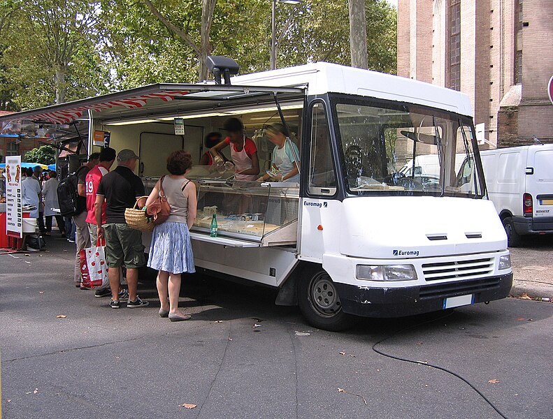 File:2002-2006 Citroën Jumper based market van.jpg