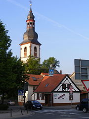 St.-Andreas-Kirche mit barocker Turmhaube