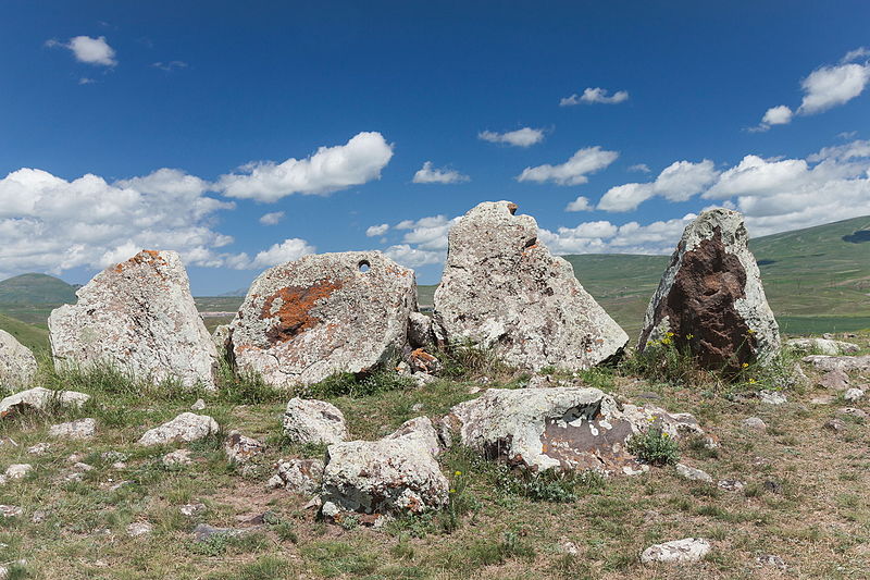 File:2014 Prowincja Sjunik, Zorac Karer, Prehistoryczny kompleks megalityczny (006).jpg