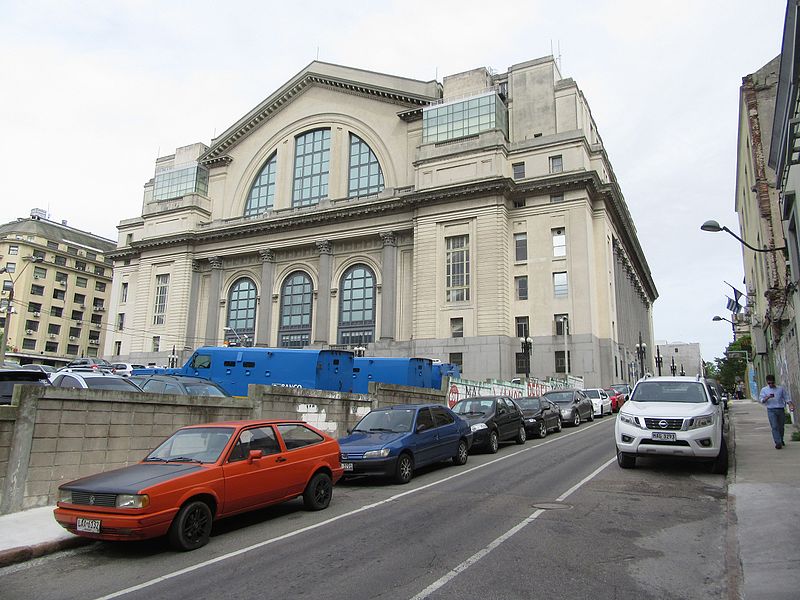 File:2016 sede central del edificio del Banco de la República Oriental del Uruguay.jpg