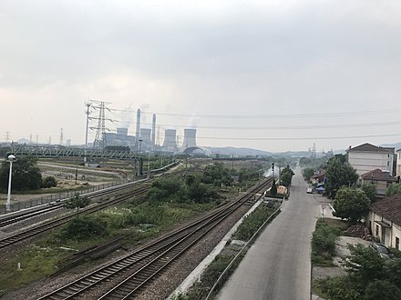 铁路功塘站与远处的浙能兰溪电厂