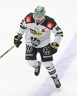 2022-02-27 Eisbären Berlin gegen Krefeld Pinguine (Deutsche Eishockey-Liga 2021-22) by Sandro Halank–184.jpg