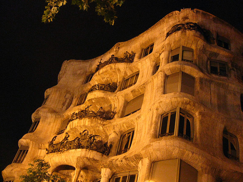 File:248 La Pedrera, casa Milà.jpg